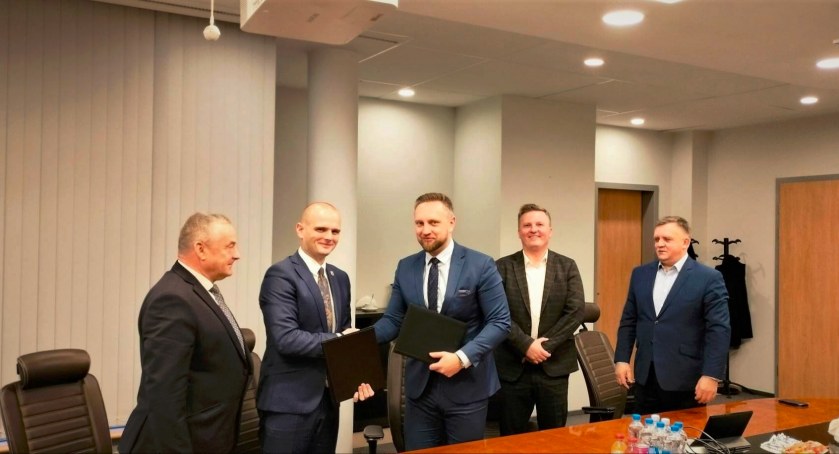 Powiat płocki i PKN ORLEN podpisały list intencyjny. Chodzi o remonty dróg powiatowych