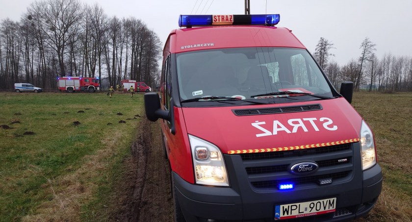 Przez okno widzieli nieprzytomną osobę. Akcja strażaków w Rakowie