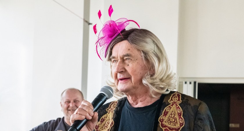Wiele osób doznało szoku! Co zrobił dyrektor płockiego teatru na Dzień Kobiet? [FOTO]
