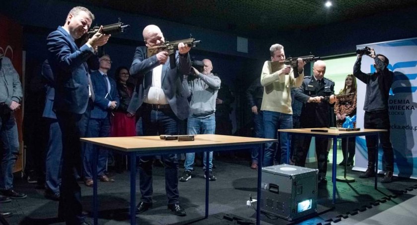 Wirtualna strzelnica w Akademii Mazowieckiej