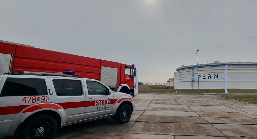 Samochody dla druhów ze Święcieńca i Bielska. PERN S.A. wspiera jednostki OSP