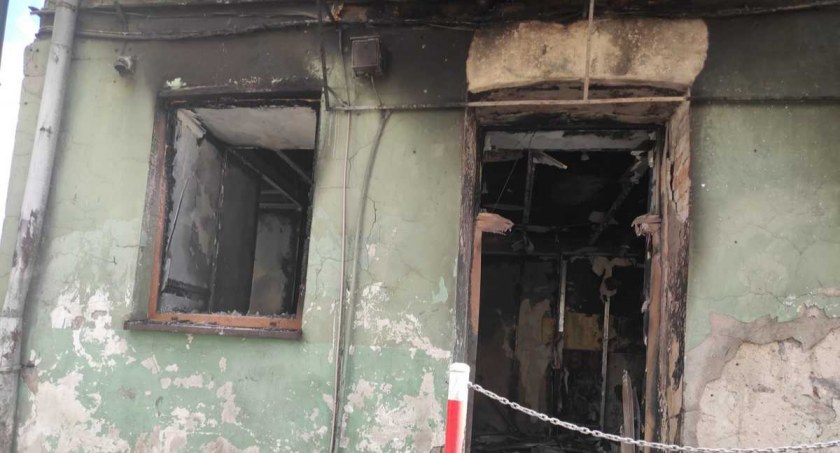 Stracił na maszynach kilkadziesiąt tysięcy złotych. Podpalił salon gier i... siebie