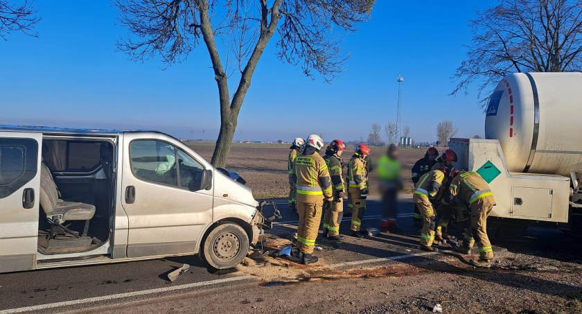 Zderzenie z cysterną w Drobinie. Jedna osoba poszkodowana [FOTO]
