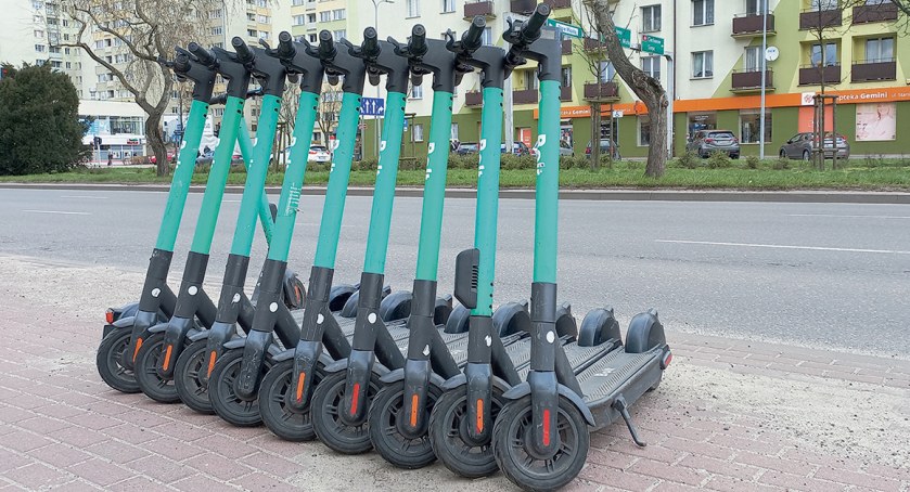 Hulajnogi elektryczne na płockich ulicach. Bez aplikacji nie pojedziesz!