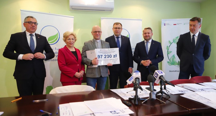 Blisko 2 700 000 zł trafiło do samorządów powiatu płockiego. Środki wesprą zadania proekologiczne