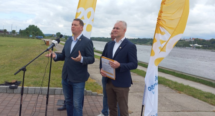 Chcą wspierać przedsiębiorców. 10 rozwiązań Polski 2050 Szymona Hołowni 