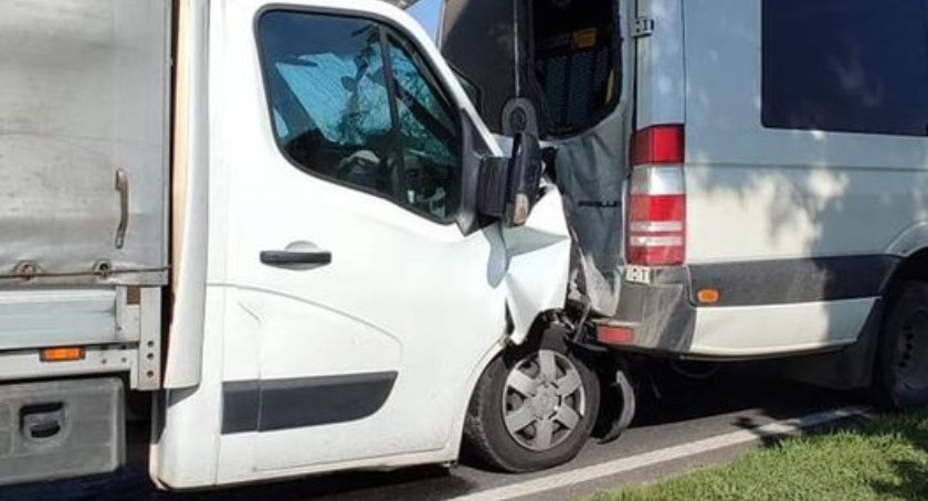 Wypadek w Bielsku. Kierowca trafił do szpitala 