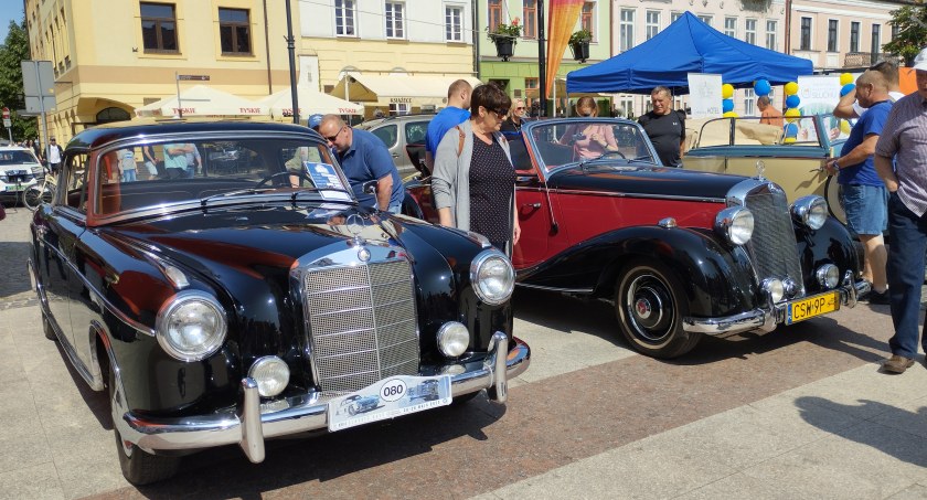 Mercedesy opanowały Starówkę. Powróciła do Płocka kultowa impreza motoryzacyjna!  [FOTO]