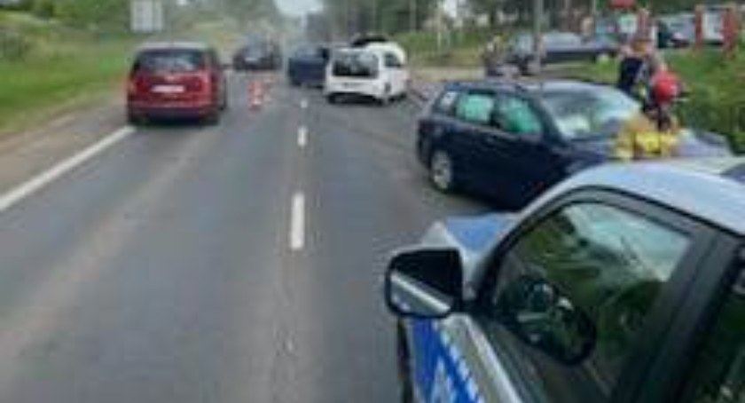 Utrudnienia na wyjeździe z Płocka. Zderzyły się trzy samochody na ul. Wyszogrodzkiej [AKTUALIZACJA]