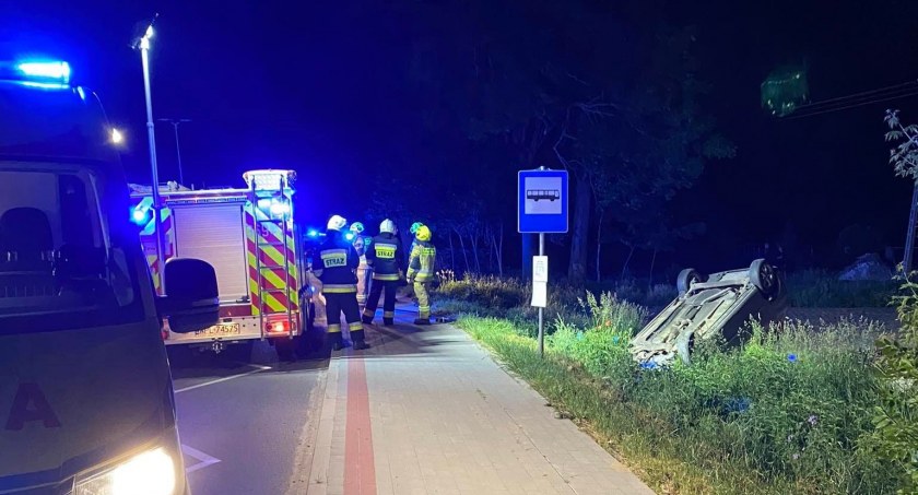  Mężczyzna zasnął za kierownicą. Dachowanie w Ciućkowie 