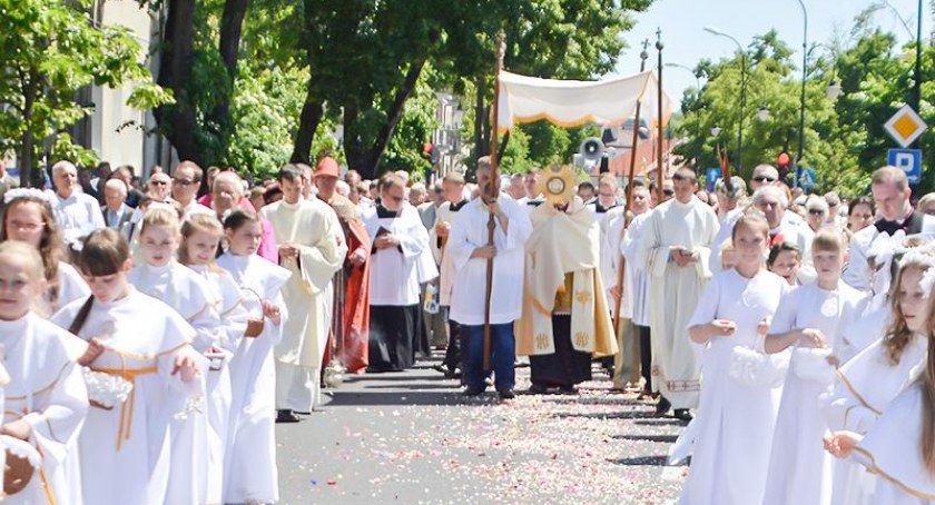 Boże Ciało w Płocku. Procesje przejdą ulicami Tumską, Kolegialną, Nowowiejskiego 