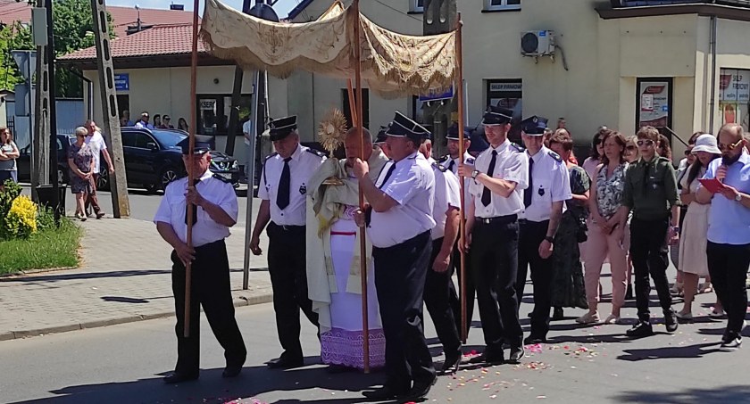 Boże Ciało w Wyszogrodzie. Procesja ze strażakami [FOTO]