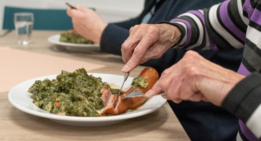  Seniorze! Czy wiesz, co i jak jeść? Dieta w profilaktyce chorób wieku podeszłego 