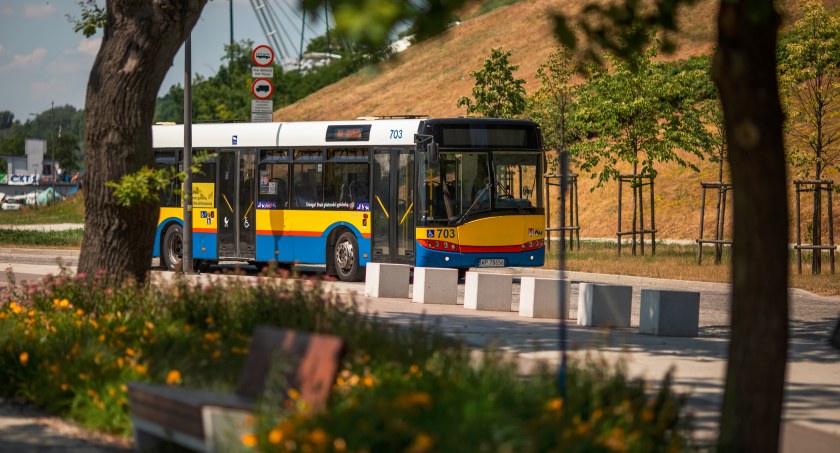 Autobusem na plażę. Bezpłatnie...