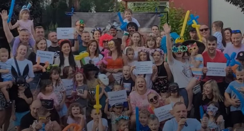 Tak się bawią na ul. Górnej! [ZDJĘCIA]