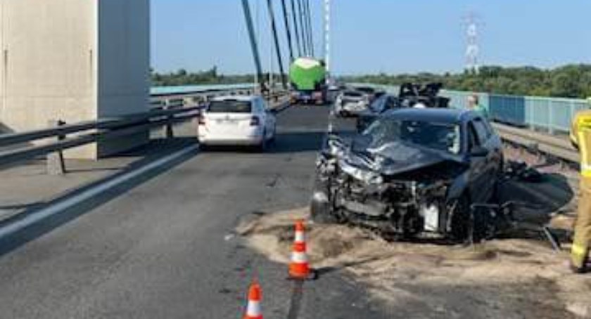 Zderzenie trzech pojazdów na płockim moście