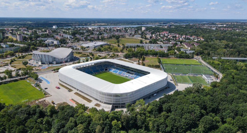 Z oficjalną wizytą na Orlen Stadionie. Wisła Płock już się mebluje [ZDJĘCIA - FILM DRON]