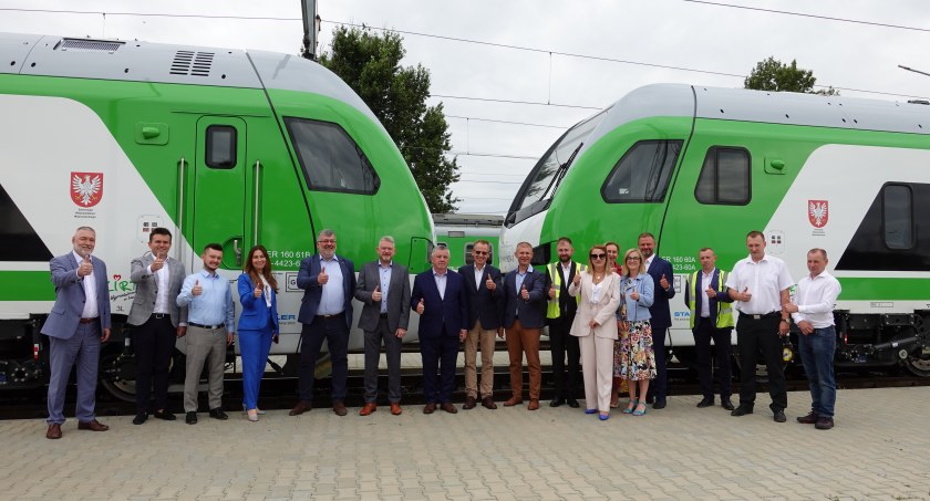 Finał rekordowego zamówienia Kolei Mazowieckich – wszystkie pojazdy FLIRT produkcji Stadlera odebrane!