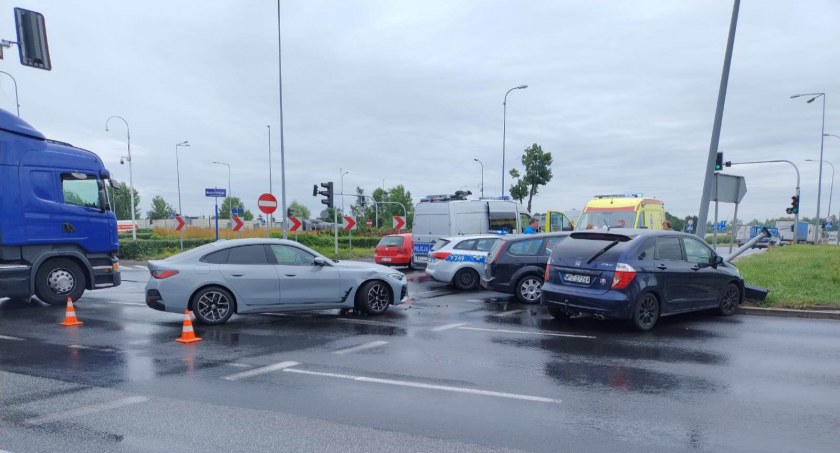 Wypadek na Rondzie Wojska Polskiego. Dwójka dzieci w szpitalu 