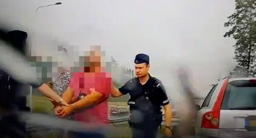 Zygzakiem przez Zągoty. Pijany kierowca volvo przesadził z jazdą... a nawet siebie 