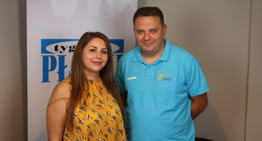 Przywitanie pary młodej, oczepiny i zbiórka „na wózek”. Brzmi znajomo? Tego jeszcze nie wiecie o „Zabawie weselnej”!
