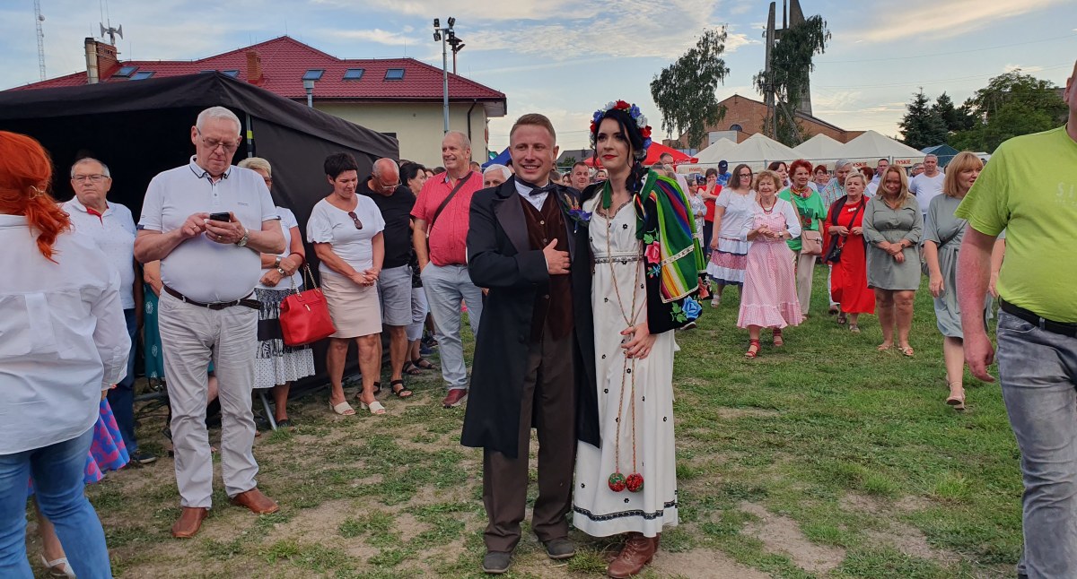 Jedyne takie wesele w okolicy! Tłumy na „Zabawie weselnej” w Rogozinie [ZDJĘCIA]