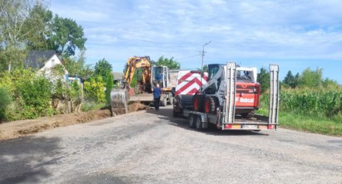 Poprawi się stan dróg w powiecie gostynińskim. Podpisano umowy na modernizację