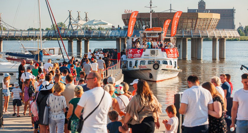 Płocczanie dofinansowali ośrodki wsparcia dla dzieci i młodzieży. 2800 osób skorzystało ze zorganizowanych przez ORLEN rejsach po Wiśle