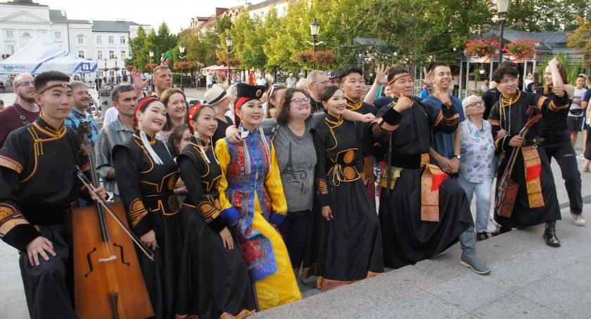 Zespół Tumen z Mongolii podbił serca płocczan. W trakcie koncertu i po występie [ZDJĘCIA]   