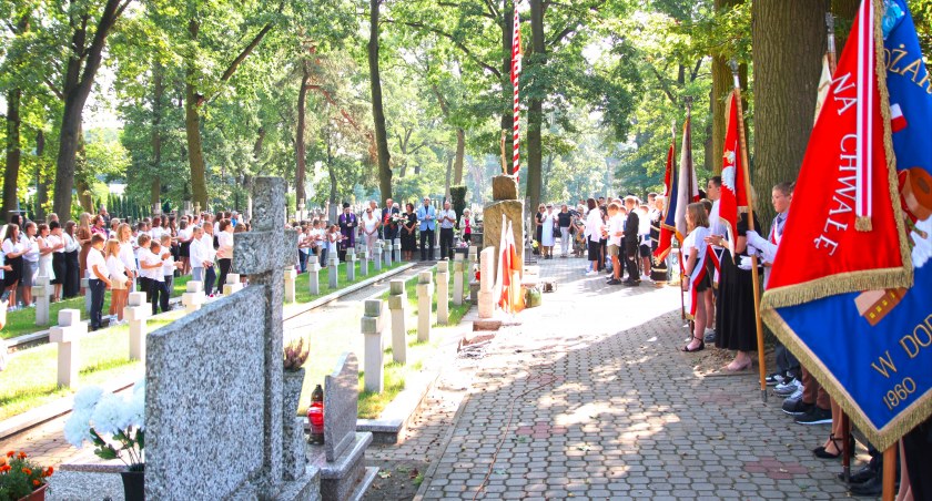 Uczniowie z Dobrzykowa upamiętnili swoich patronów