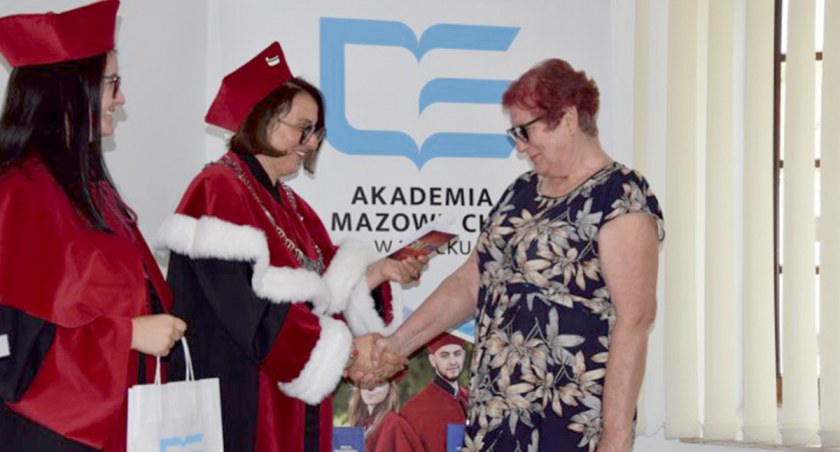 Studenci Uniwersytetu 3M rozpoczęli zajęcia. Seniorzy, dzieci i młodzież