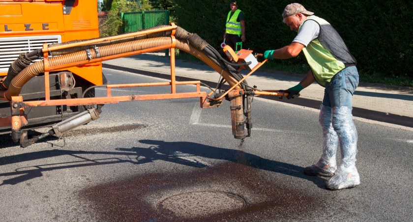 Płoccy drogowcy rozpoczynają przygotowania do zimy. Pierwsze prace już trwają