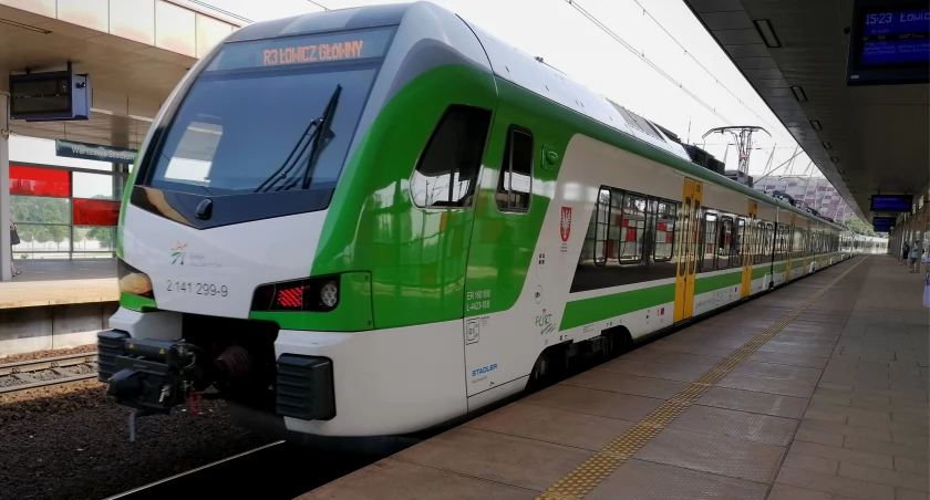 Prezent Kolei Mazowieckich dla kibiców piłki nożnej. Bezpłatnie na mecz z Mołdawią