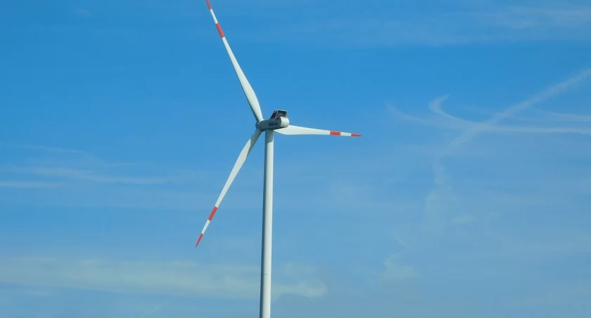 Grupa ORLEN sfinalizowała zakup farm wiatrowych Ujazd, Dobrzyca oraz Dominowo. Kolejna inwestycja w odnawialne źródła energii