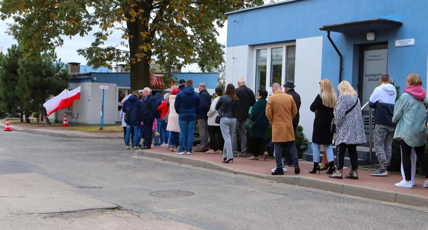Wybory za nami. Rekordowe kolejki do urn w Płocku i w regionie! [ZDJĘCIA]