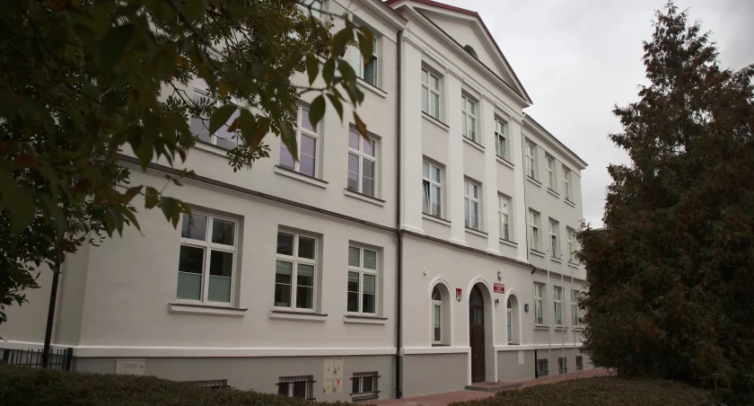 Koniec prac przy SP 14. Elewacja odnowiona