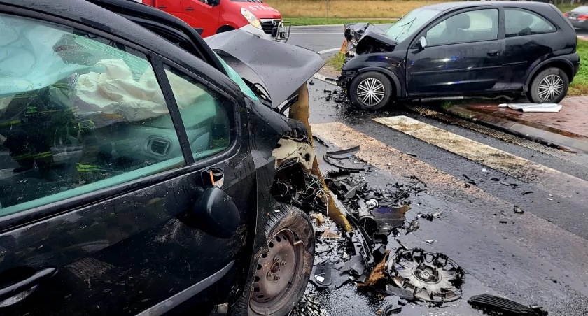 Czołówka w Jeżewie. Poważny wypadek na DK 10 [ZDJĘCIA]