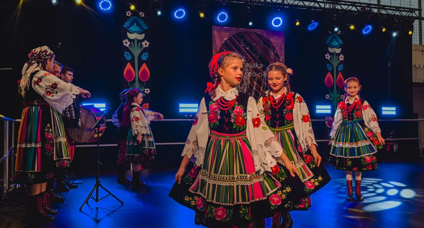 Wielkie święto folkloru, czyli... „Od kujawiaka do oberka” [ZDJĘCIA]