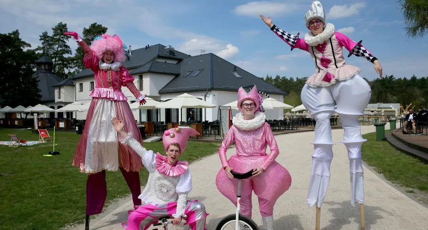 Łączy unikalną historię cyrku z aktywnym wypoczynkiem w sercu natury. Julinek Park