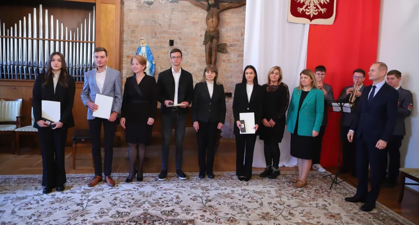 W Płocku 43 uczniów odebrało nagrodę premiera