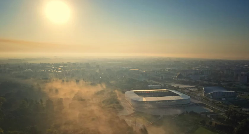 Płock w chwili przymrozków. Jak bezpiecznie pokonać lodowate wyzwania na drogach?