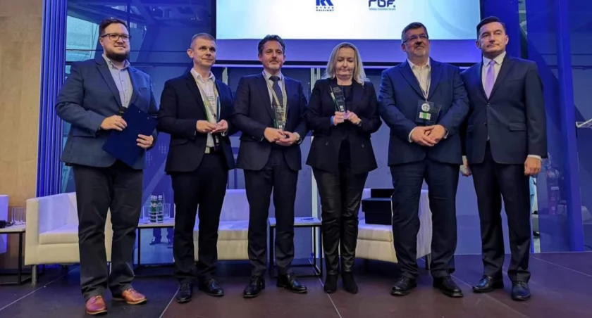 Podróż ekologiczna dla milionów. Koleje Mazowieckie odebrały Zieloną Nagrodę Kolejową  