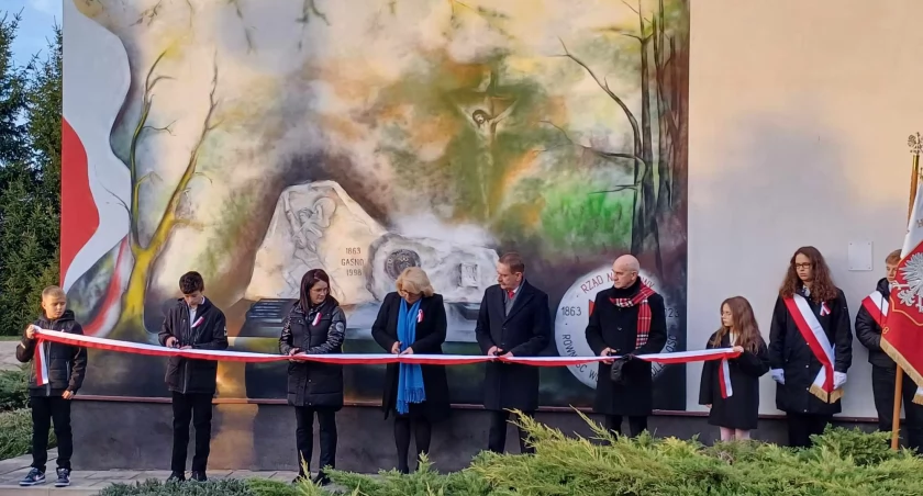 Patriotycznie w szkole w Zwoleniu. Mural na 160. rocznicę powstania styczniowego