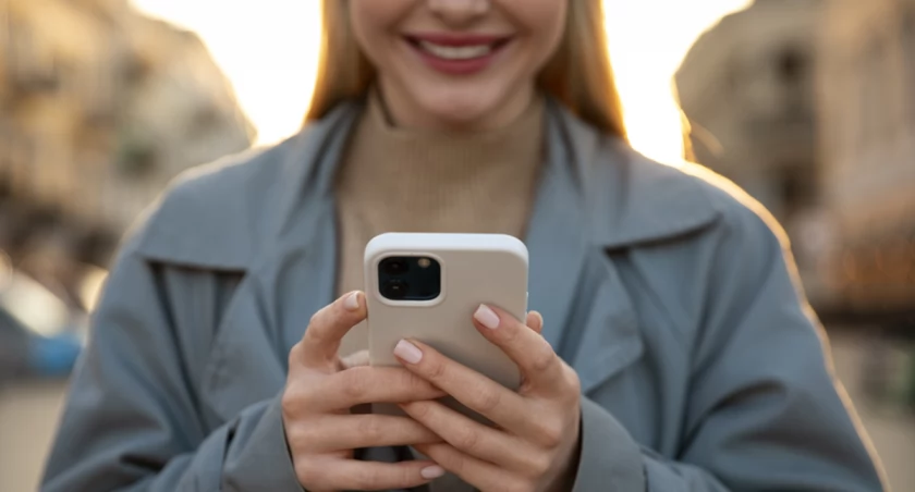 Weź ze sobą tylko telefon komórkowy! Czas na wyjątkowy spacer fotograficzny po Płocku