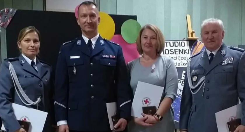 Bezinteresownie dzieli się tym, co najcenniejsze. Komendant płockiej Policji w wyjątkowym i honorowym gronie  