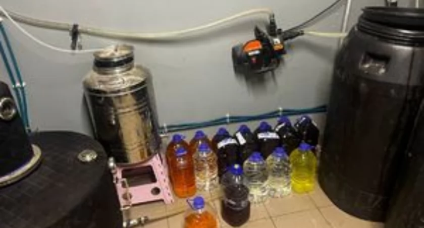 Znaleźli tajne przejście w ścianie... Policjanci odkryli wyjątkowe skarby w gm. Mochowo i Gozdowo