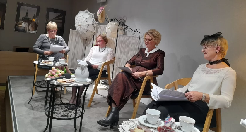 W Mediatece Książnicy Płockiej. Herbatka u Marceliny