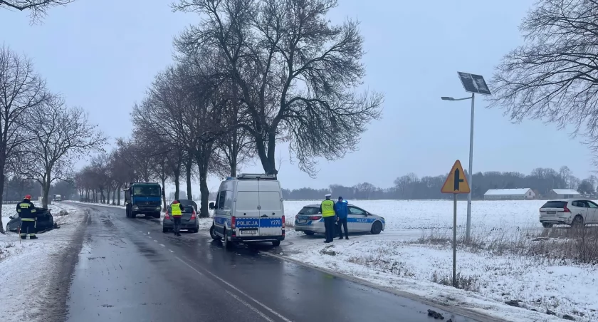 Wypadek w Sękowie. Dwie kobiety trafiły do szpitala. Droga zablokowana do godz. 13.00 