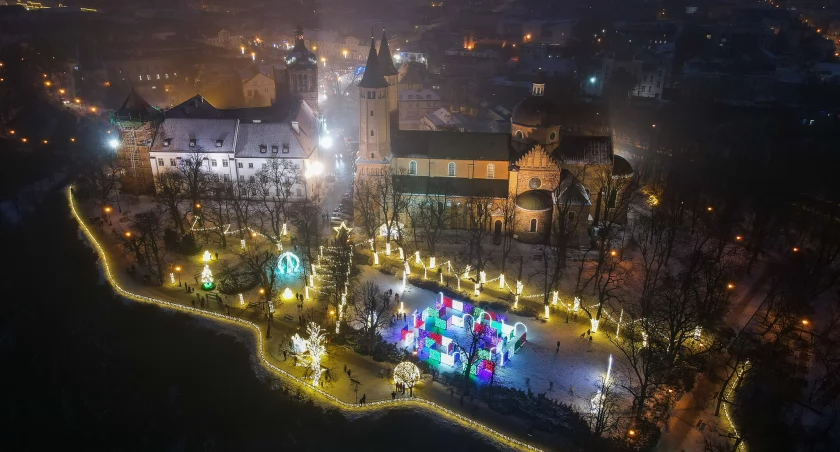 Płock. Ogrody Światła 2023. Film i zdjęcia z drona