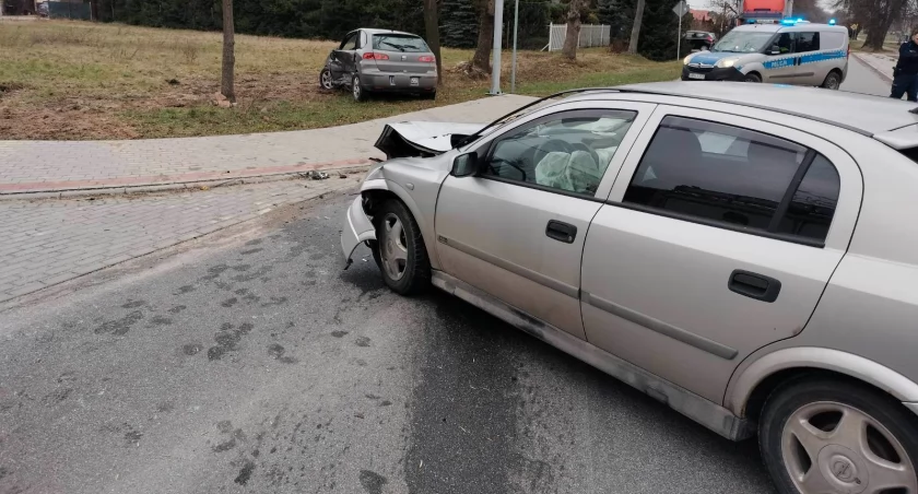Niebezpieczna sytuacja na drodze w Bielsku. A przed nami ostrzeżenia przed gołoledzią